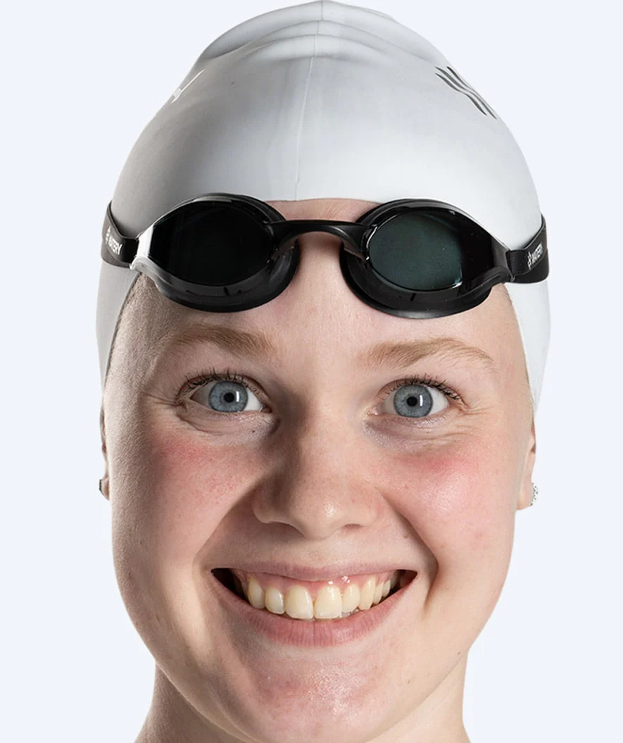 Watery Elite okulary do pływania - Poseidon - Czarny (przydymione soczewki) - Image 8